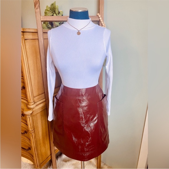 Maeve Anthropologie Faux Patent Leather Cargo
Pocket Mini Skirt Size 2 Petite - Picture 5 of 8